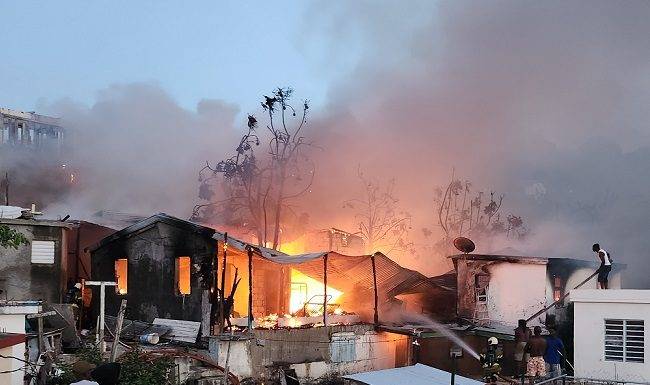 Large Fire Ravages Madrid Lane in Dutch Quarter