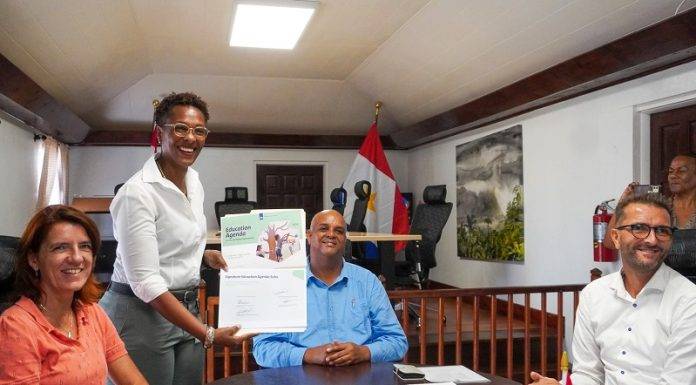 Saba and Bonaire sign Education Agenda with the Netherlands