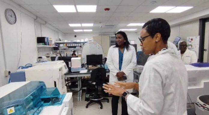 Minister Veronica Jansen Webster Visits St. Maarten Laboratory Services (SLS)