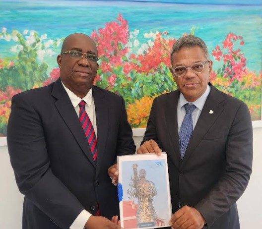 Vice Chair of Common Court Presents 2023 Financial Year Report to Prime Minister Mercelina