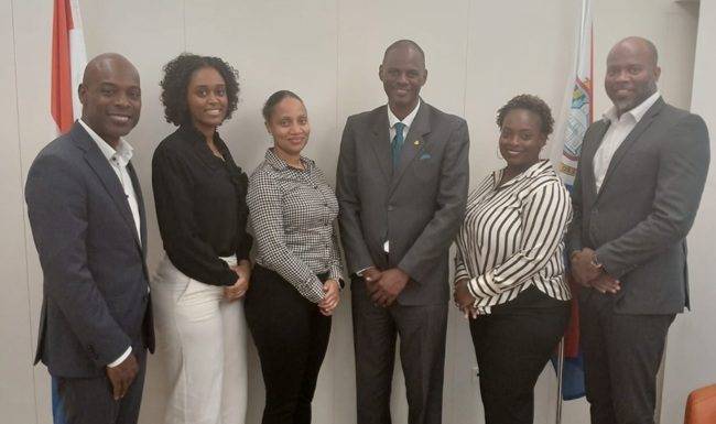 Minister Brug Meets with the Integrity Chamber