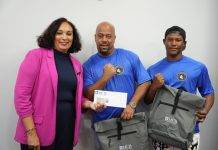 Ricardi Muñoz (17) a haña rekonosementu pa su prestashonnan den bokseo