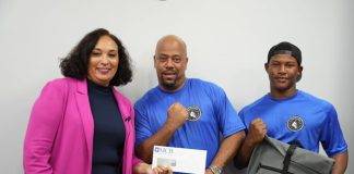 Ricardi Muñoz (17) a haña rekonosementu pa su prestashonnan den bokseo