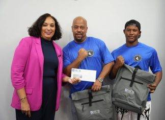 Ricardi Muñoz (17) a haña rekonosementu pa su prestashonnan den bokseo