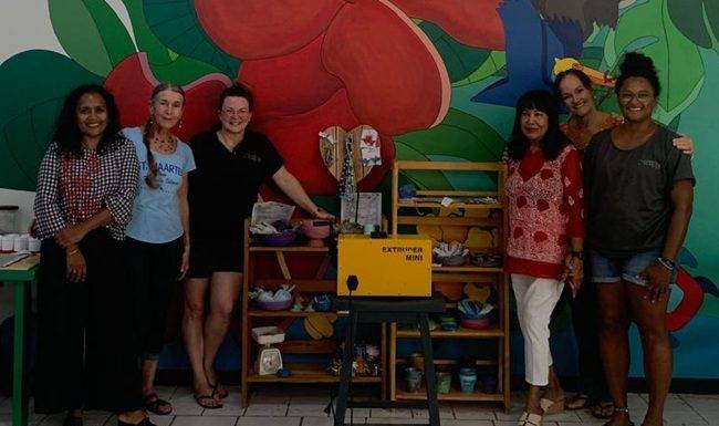 Island Gems donates molds to Perpetual Plastics Project