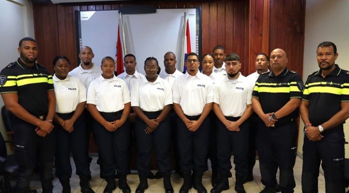 11 aspirante nobo pa KPCN a kuminsá estudio di polis na Sint Maarten