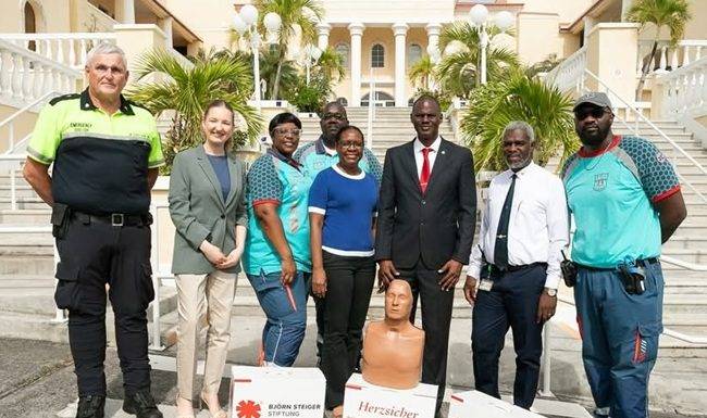 Minister Richinel Brug Receives Donation of 30 CPR Training Dummies from the Bjorn Steiger Foundation