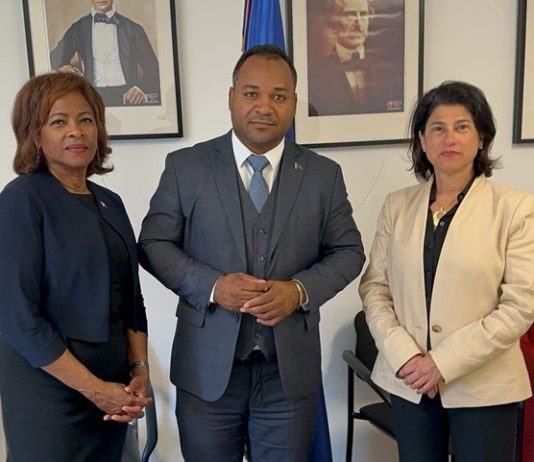 Minister Plenipotentiary Arrindell Signs Condolence Book at Dominican Republic Embassy in The Hague