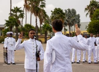 Officially nine military soldiers were sworn in Curacao
