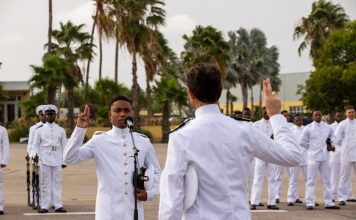 Officially nine military soldiers were sworn in Curacao