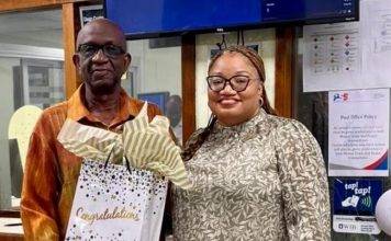 Finance Minister Gumbs pays tribute to Cedric Kirindongo on his 35 Years at Postal Services St. Maarten N.V.