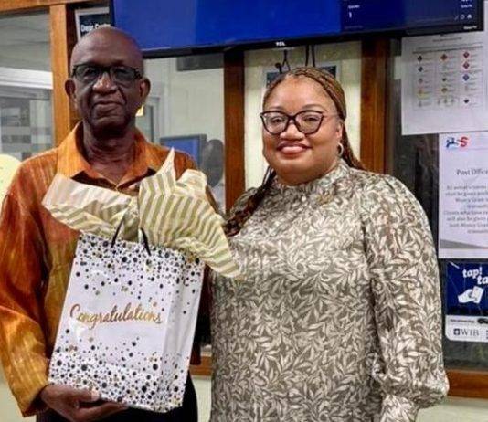 Finance Minister Gumbs pays tribute to Cedric Kirindongo on his 35 Years at Postal Services St. Maarten N.V.