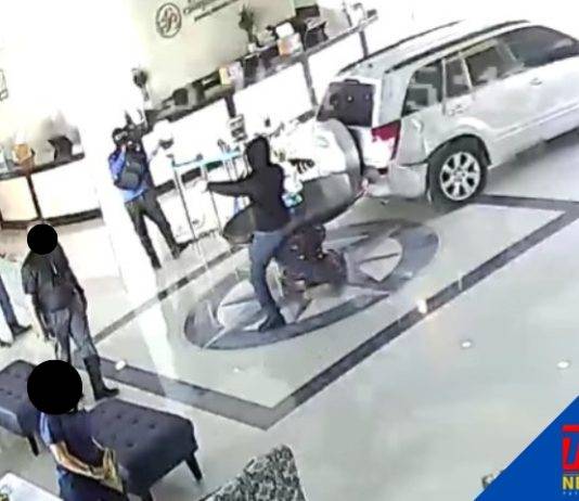 Robbery at Splash Jewelers Simpson Bay Resort