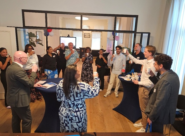 MinPLEN Cari Aire pix3 a toast