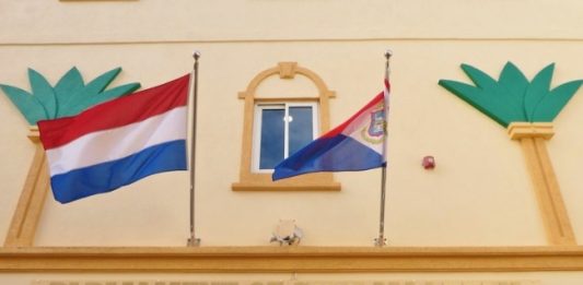 Public meeting of Parliament regarding several Question Hours