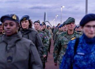 Defensie geeft bij Sunset March krachtig signaal af voor veiligheid van vrouwen
