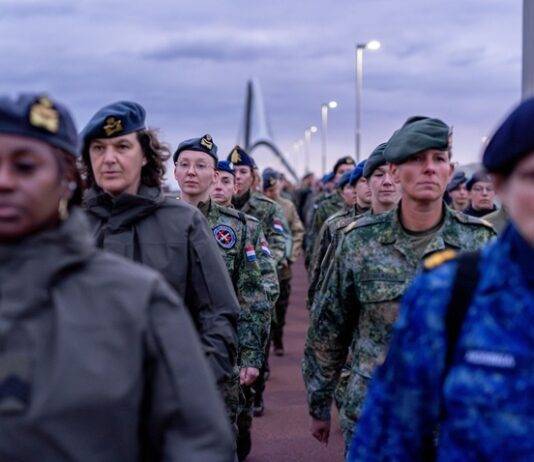 Defensie geeft bij Sunset March krachtig signaal af voor veiligheid van vrouwen