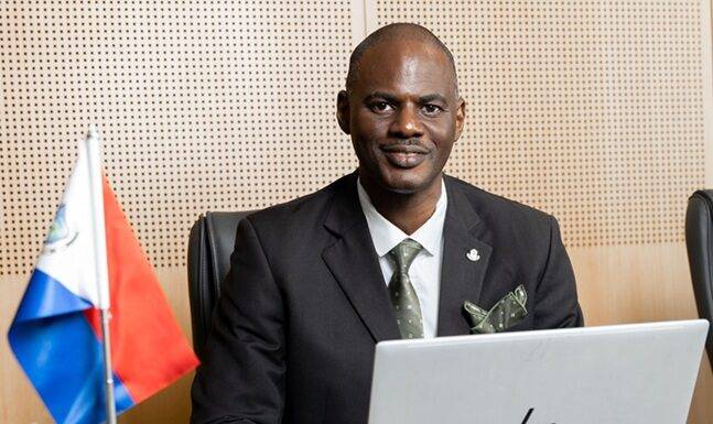 Minister Brug congratulates workers on Labor Day