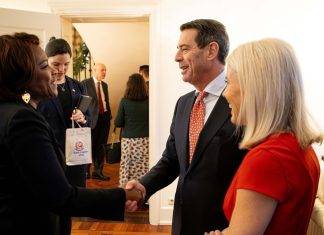 Minister Plenipotentiary Attends U.S. Holiday Reception in The Hague