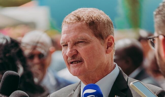 Prome Minister Mike Eman ta cancela bishita pa Hulanda