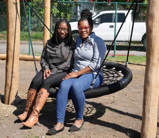 Commissioner Leerdam Signs New Playgrounds Agreement for Statia