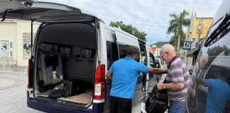 Police pick-up blocks Front Street hampering tourist access to hotels