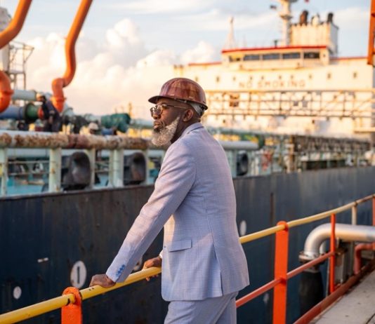 E PROMÉ BARKU KU KRUDO VENEZOLANO A YEGA KÒRSOU: UN OPORTUNIDAT STRATÉGIKO NOBO PA NOS ISLA