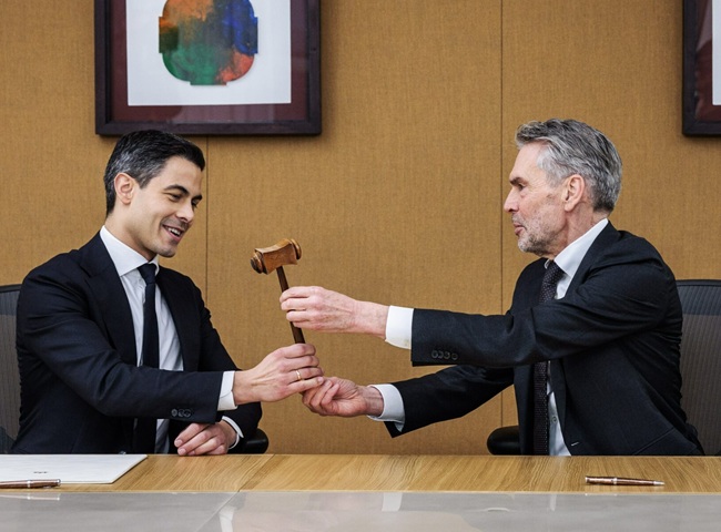 Oud-premier Schoof draagt taken over aan opvolger Jetten