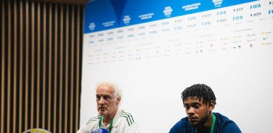 NOS KAPITAN LEANDRO BACUNA HUNTU KU NOS ‘BONDS COACH’ FRED RUTTEN A TENE UN RUEDA DI PRENSA PA DUNA DEKLARASHON RIBA NOS PARTIDO KONTRA CHINA!