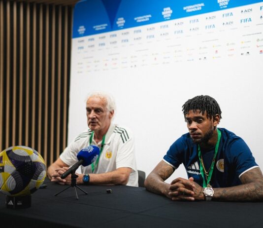 NOS KAPITAN LEANDRO BACUNA HUNTU KU NOS ‘BONDS COACH’ FRED RUTTEN A TENE UN RUEDA DI PRENSA PA DUNA DEKLARASHON RIBA NOS PARTIDO KONTRA CHINA!