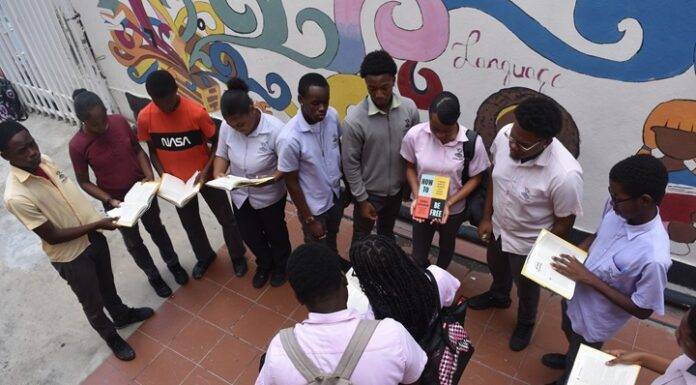 Shaka Senghor Celebrates Personal Triumph in New Book “How to be free written” Now available by the Sint Maarten Library.