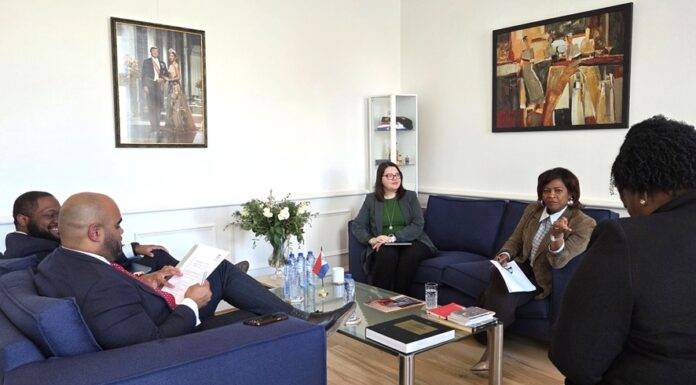 Minister Arrindell meets with Minister of VROMI Gumbs about Strengthening Cooperation