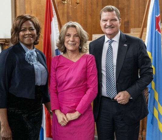Minister Arrindell attends Reception in Honor of Incoming Minister Plenipotentiary Aruba