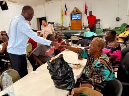 Minister Brug thanks his beloved seniors