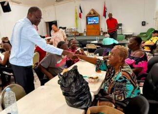 Minister Brug thanks his beloved seniors