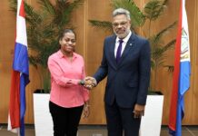 Prime Minister, in Capacity as Acting Minister of VSA, Administers Oath to New Pharmacist Assistant