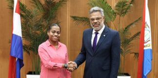 Prime Minister, in Capacity as Acting Minister of VSA, Administers Oath to New Pharmacist Assistant