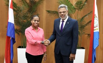 Prime Minister, in Capacity as Acting Minister of VSA, Administers Oath to New Pharmacist Assistant