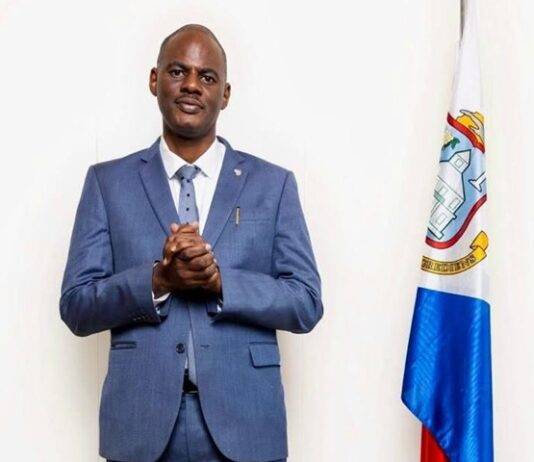 Brug To the people of Sint Maarten,