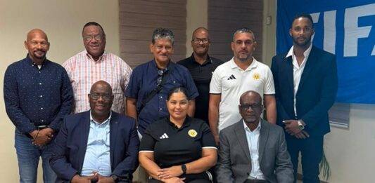 KONFIANSA, UNIDAT I AMBISHON; FFK I E KOMUNIDAT DI FUTBÒL TA SIGUI TRAHA HUNTU PA E FUTURO DI KÒRSOU!