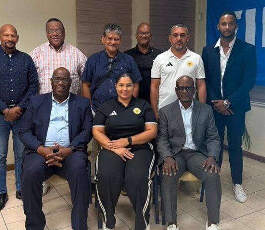 KONFIANSA, UNIDAT I AMBISHON; FFK I E KOMUNIDAT DI FUTBÒL TA SIGUI TRAHA HUNTU PA E FUTURO DI KÒRSOU!