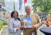 Minister Plenipotentiary Arrindell attends International Four Days Marches. Mayor Bruls Presented with Token of Appreciation