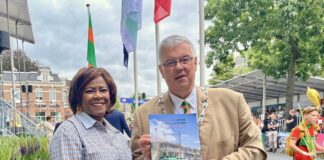 Minister Plenipotentiary Arrindell attends International Four Days Marches. Mayor Bruls Presented with Token of Appreciation