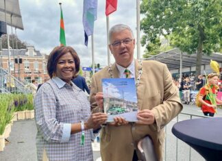Minister Plenipotentiary Arrindell attends International Four Days Marches. Mayor Bruls Presented with Token of Appreciation