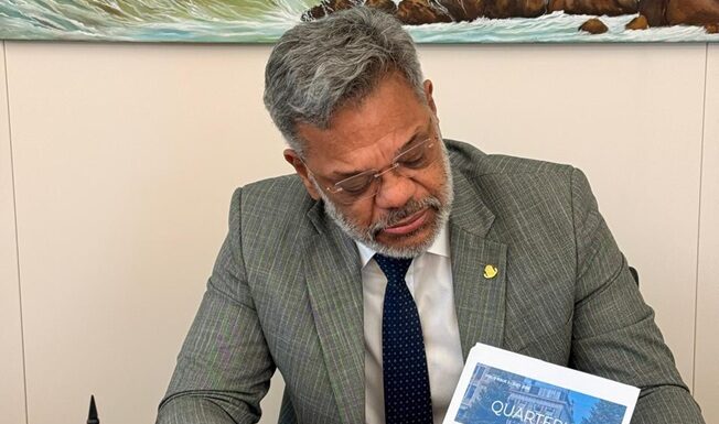 Prime Minister Mercelina Receives from Cabinet Minister Plenipotentiary Quarterly Newsletter