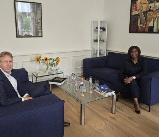 Minister Plenipotentiary Arrindell Receives Courtesy Visit from Kunst