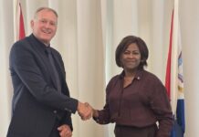 Minister Plenipotentiary Arrindell Discusses Opportunities for Cooperation with Aon