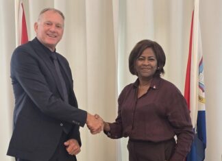 Minister Plenipotentiary Arrindell Discusses Opportunities for Cooperation with Aon