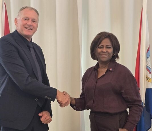 Minister Plenipotentiary Arrindell Discusses Opportunities for Cooperation with Aon