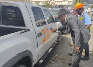 Prime Minister Mercelina Joins Car Wreck Removal Efforts in Cole Bay, Reaffirms Commitment to a Cleaner Sint Maarten